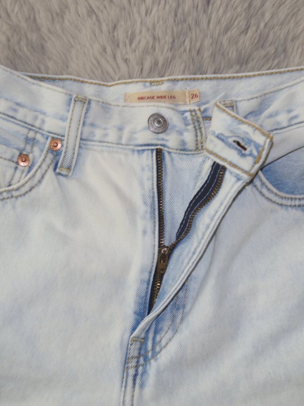 Levi’s Premium Ribcage Wide Leg Jeans Far And Wide Light Wash | Size 26 - Picture 7 of 11